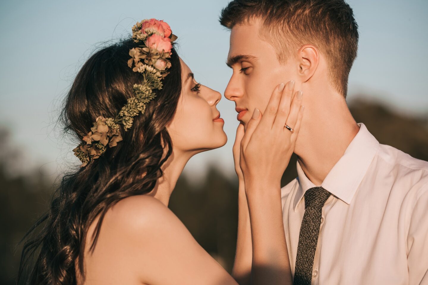 Couple kissing in a sunlit park